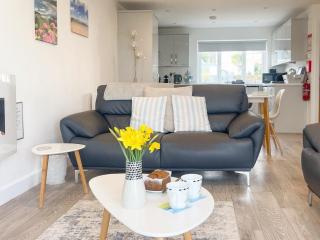 The Holiday House - Benllech - 7