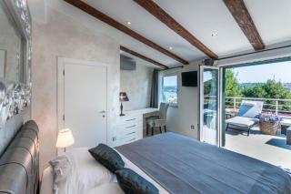 House Regent - 5