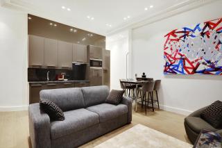Pick A Flat's Apartment in Triangle d'Or - Pierre 1er de Serbie - Paris - 8