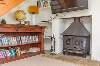 Danny Lodge - Country Cottage Near Brighton by Huluki Sussex Stays - Hurstpierpoint - 2