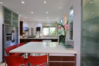Luxury villa with a heated pool, Jakuzi and a sea view 70m from the beach - Herzelia - 3