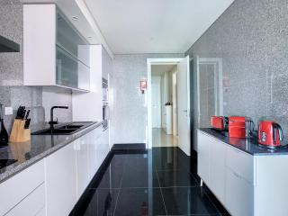 Over the Cliff Apartment by LovelyStay - 1