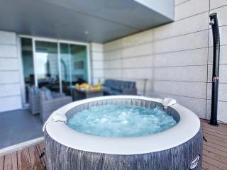 Over the Cliff Apartment by LovelyStay - 3