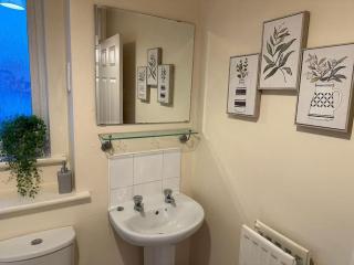 Bilborough House - Cosy Place suitable for Families and Business Travellers furnitures, Free Wifi and Free Parking - Swindon - 2