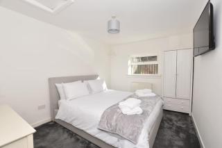 3 Bedroom Apartment in a Quiet Location - Airdrie - 2