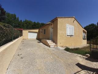 Maison ensoleillée de plain-pied ouvert sur un jardin clôturé - 9