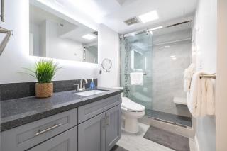 Steps to Waikiki Beach, Stylish 1BR with Parking! - Honolulu - 6