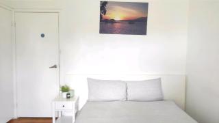 Lovely Queen Room + TV +Wifi FREE Parking Pet Friendly - 0