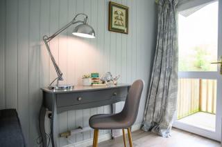 Lakeside Cabin on Stilts- 'Kingfisher' - Rous Lench - 5