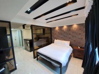 Burgundy McKinley Place Service Apartment - Manila - 8