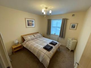2 Bedroom Ground Floor Flat - 5