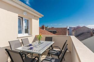 Tereza, city central modern apartment - Novalja - 4