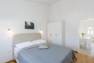 Tereza, city central modern apartment - Novalja - 1