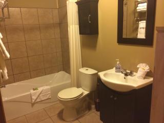 Cloverleaf Cottages - Oxtongue Lake - 8