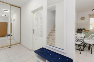 Metro Bemowo Two-Storey Apartment Pełczyńskiego by Noclegi Renters - Warsaw - 3