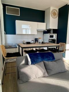 Studio lumineux sur balcon avec vue mer et plage - 3