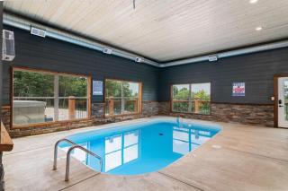 Staycation Lodge with Indoor Pool and Basketball Court - Branson - 0