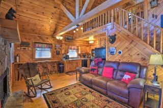 Helen Cabin with Deck and Hot Tub Less Than half Mi to Main St - Helen - 0