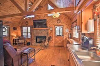 Helen Cabin with Deck and Hot Tub Less Than half Mi to Main St - Helen - 4