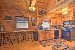 Helen Cabin with Deck and Hot Tub Less Than half Mi to Main St - Helen - 3