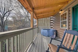 Gatlinburg Cabin with Pool Table and Hot Tub! - Gatlinburg - 3