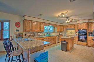 Roomy Texas Lake Retreat with Private Boat Ramp - 1