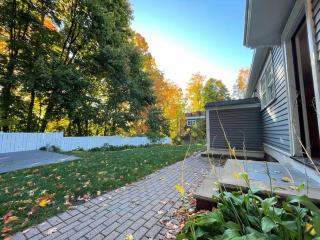 Phillips Academy Andover Two-Bedroom Apartment and Free Parking - Andover - 6