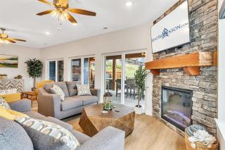Boone Docks Lodge - 1