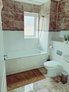 Spacious and Tastefully Decorated Town House In Lakeside West Thurrock Grays - 4