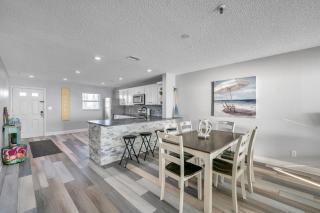 Breathtaking 2-bed 2-bath w- Full Gulf Views SB306 - St Pete Beach - 8