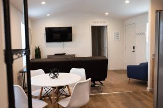 Modern 2-Bedroom Eucalyptus House - 7