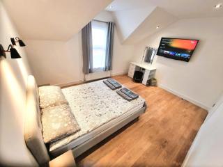 LMK, 2 Bedroom Apartment, with Roof Terrace, Free parking, EV Charger, Great Location. - Belfast - 5