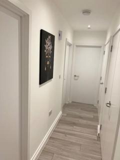 East London - 2 bed Apartment with Parking - 1