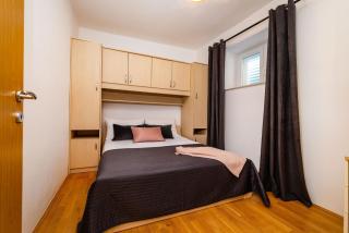 Family friendly apartments with a swimming pool Sveti Filip i Jakov, Biograd - 20861 - Sveti Filip i Jakov - 1