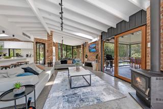 Stunning Peaceful Holiday Haven with Waterfall - 3