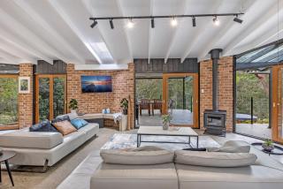 Stunning Peaceful Holiday Haven with Waterfall - 2