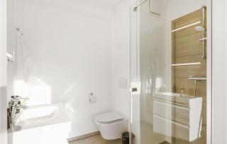 Pet Friendly Apartment - 8