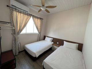 TANJUNG GROVE VILLAS - - 3