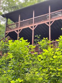 Alpenhaus Cabins Real Log Home in Helen Ga Mountains with hot tub and balconies - Sautee Nacoochee - 4