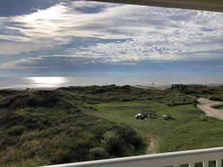 Beachgate CondoSuites and Oceanfront Resort - 6