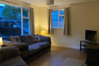 Cheerful 3 bedroom bungalow with indoor fire place - 6