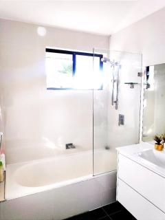 ¶Beautiful Pet Friendly Bedroom Room+TV + Wifi Pet Friendly - Glenfield - 2