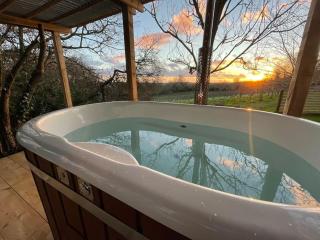 The Hide on the Vineyard with wood fired hot tub Option - 0