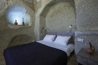 Bedrock Cave Hotel - 9