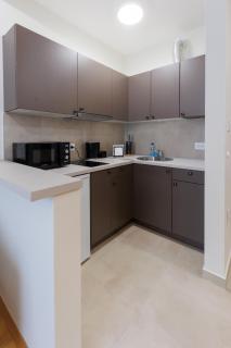 Black & White Apartment - 7