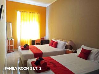 My Place Guest House Manado - Manado - 3