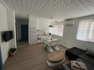 Modernized 3-bedroom flat 500m to the beach - Valencia - 0
