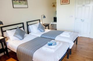 Cowbridge Cabins - Cowbridge - 7
