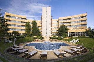 Marcin Hotel - Carilo - 0