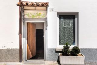 Garibaldi's Apartment - 6